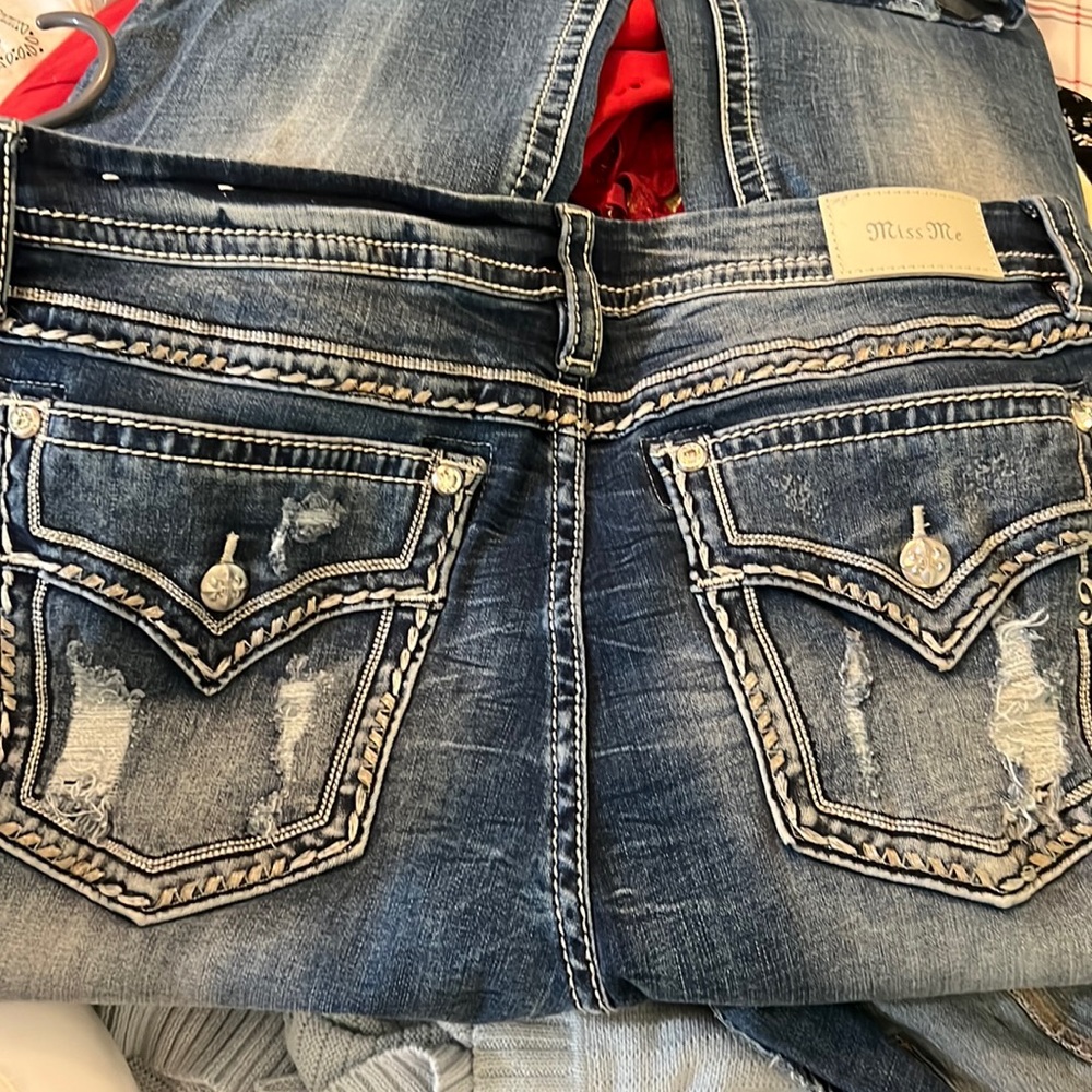 Miss Me Curvy Cut
